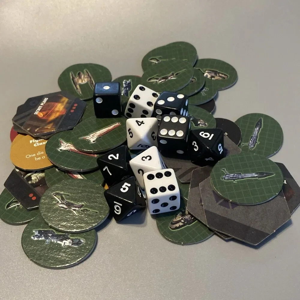 2005 Star Wars Risk Clone War Board Game Replacement Dice and Tokens